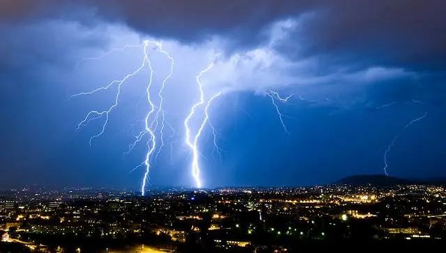 為什么雷電預(yù)警要用大氣電場儀-成長階段