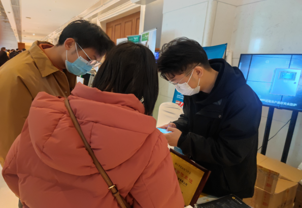 易造科技參加2022浙江省建筑電氣年現(xiàn)場(chǎng)客戶溝通