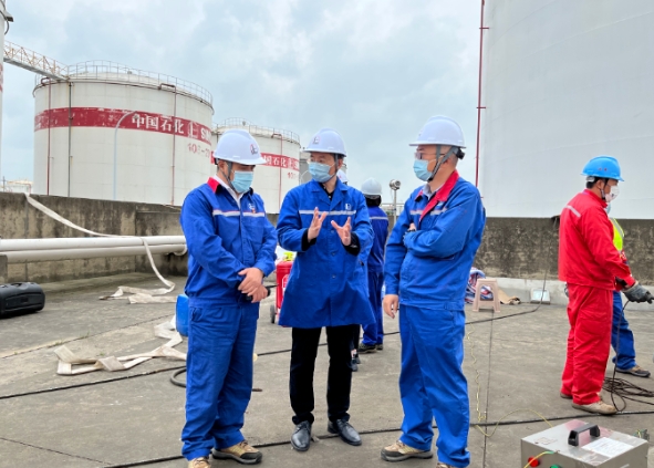 雷電預(yù)警系統(tǒng)助力油庫安全：解決油庫雷擊火災(zāi)隱患